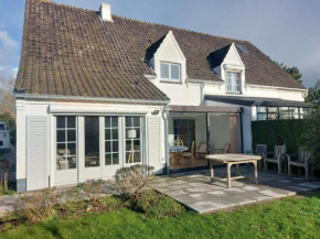 Domein 15, 4-bedroom holiday house for up to 6 people, between Wenduine, 1 km, and De Haan, 2 km, 500 meters from the beach,15 min from Bruges, Ostend and Knokke, nice fenced garden